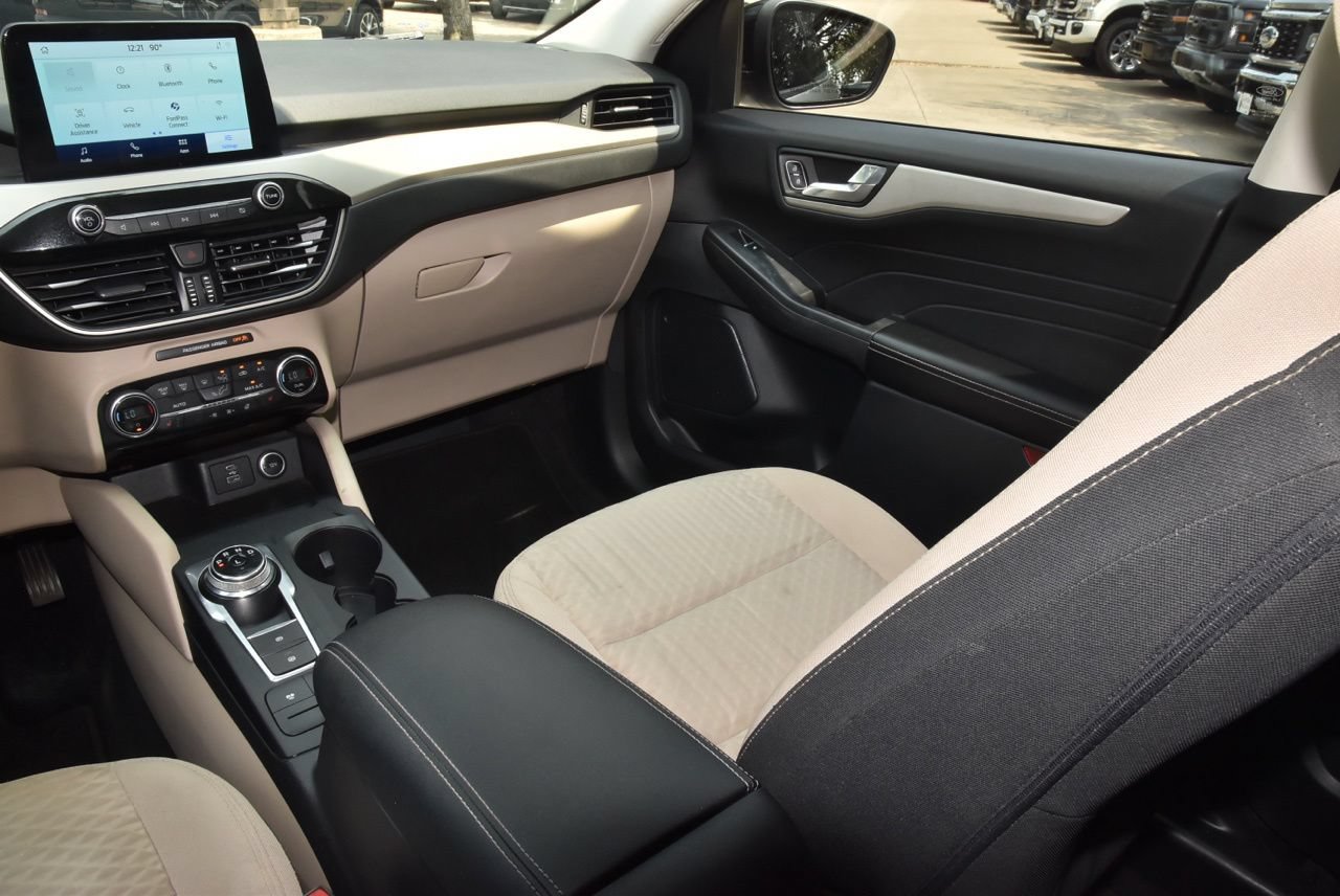 Used 2021 Ford Escape SE w/ SE Sport Appearance Package FWD image 17