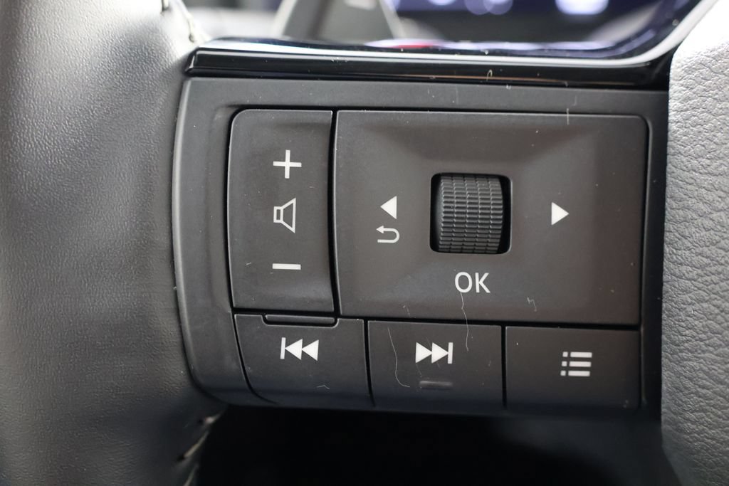 Used 2025 Nissan Rogue SL FWD image 11