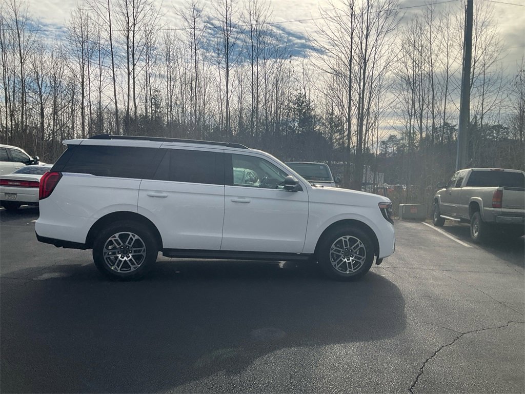 New 2026 Ford Expedition Active image 4