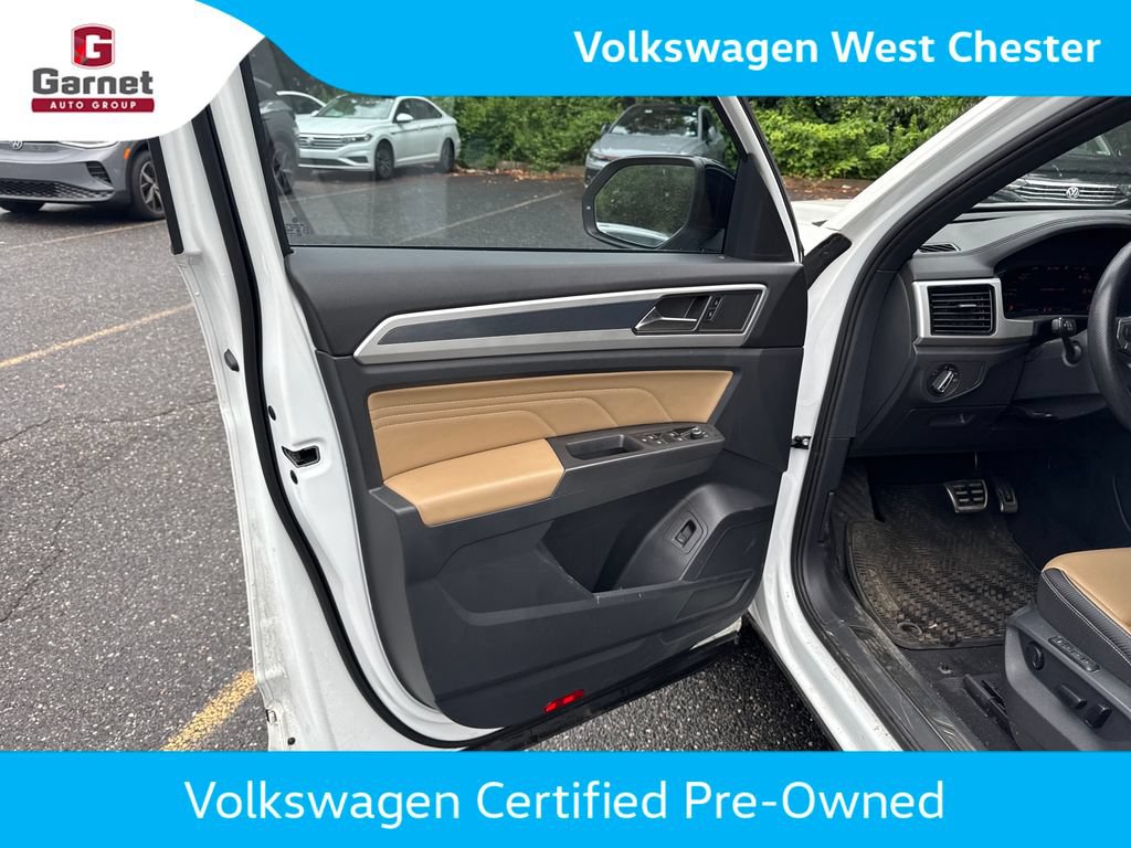 Certified 2023 Volkswagen Atlas Cross Sport SEL R-Line AWD/4WD image 12