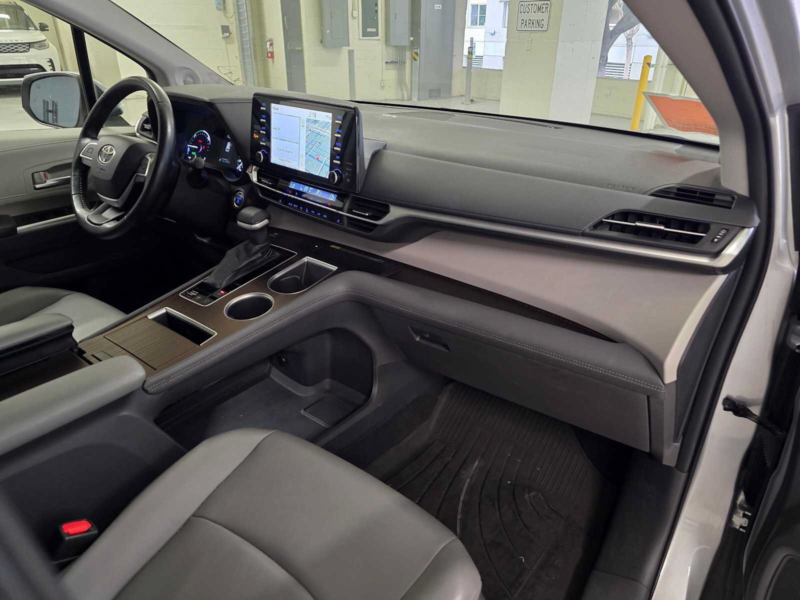 Used 2021 Toyota Sienna XLE w/ XLE Plus Package FWD image 10