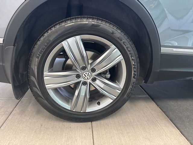 Used 2018 Volkswagen Tiguan SEL Premium image 11