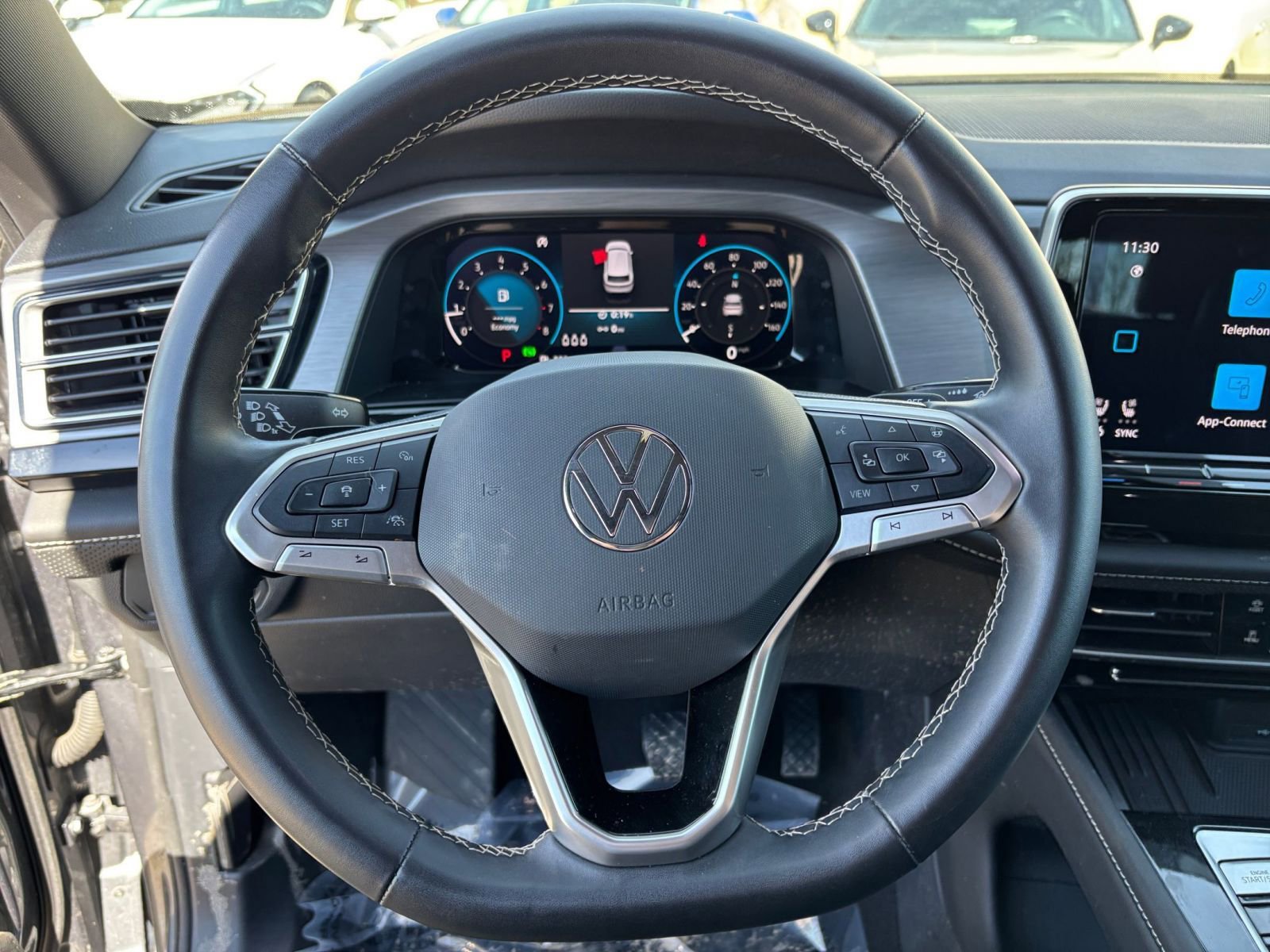 Used 2025 Volkswagen Atlas Cross Sport SE image 31