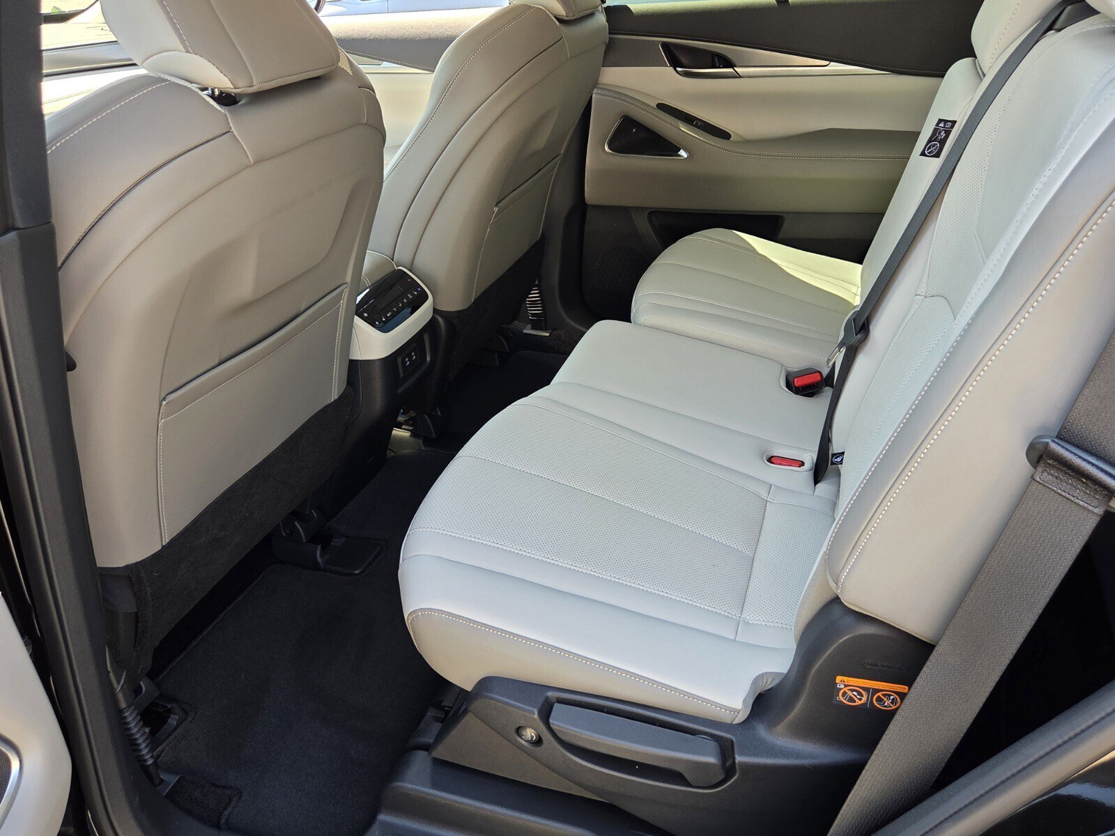 Used 2026 INFINITI QX60 Luxe w/ Cargo Package FWD image 12