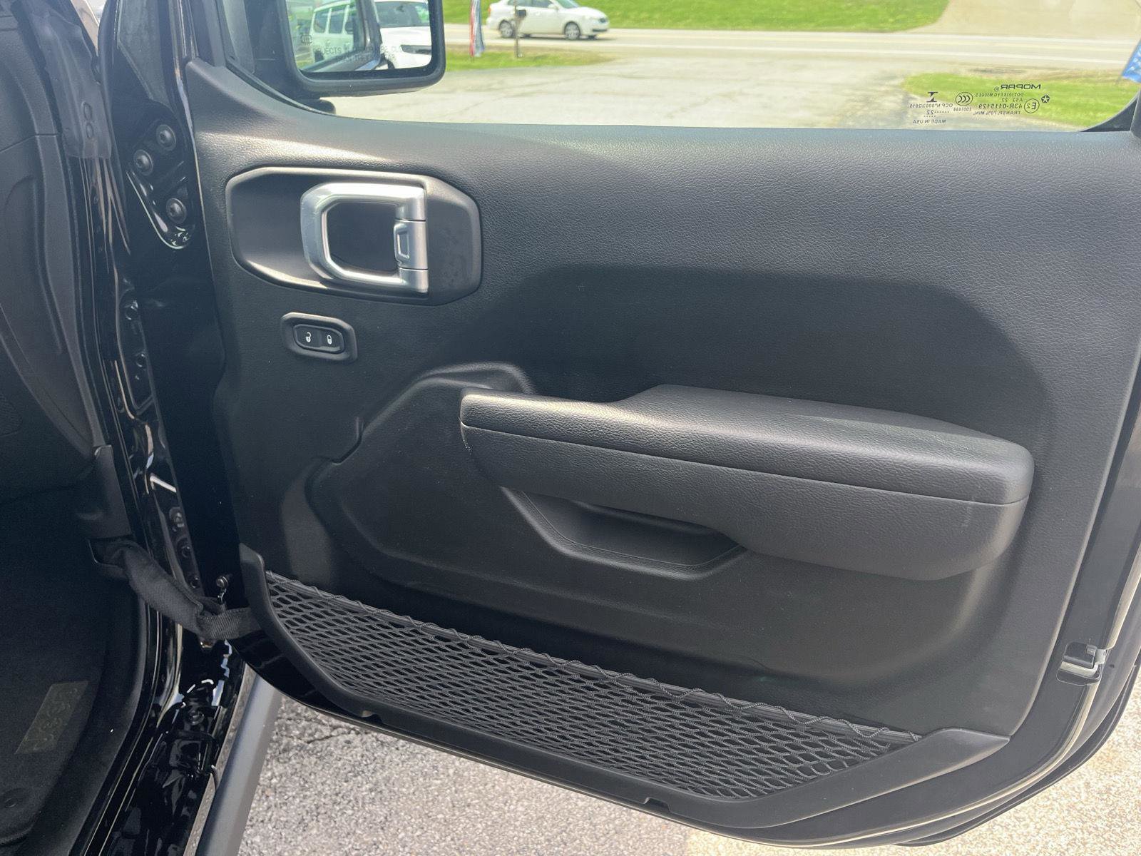 Used 2022 Jeep Wrangler Unlimited Rubicon w/ Cold Weather Group image 31