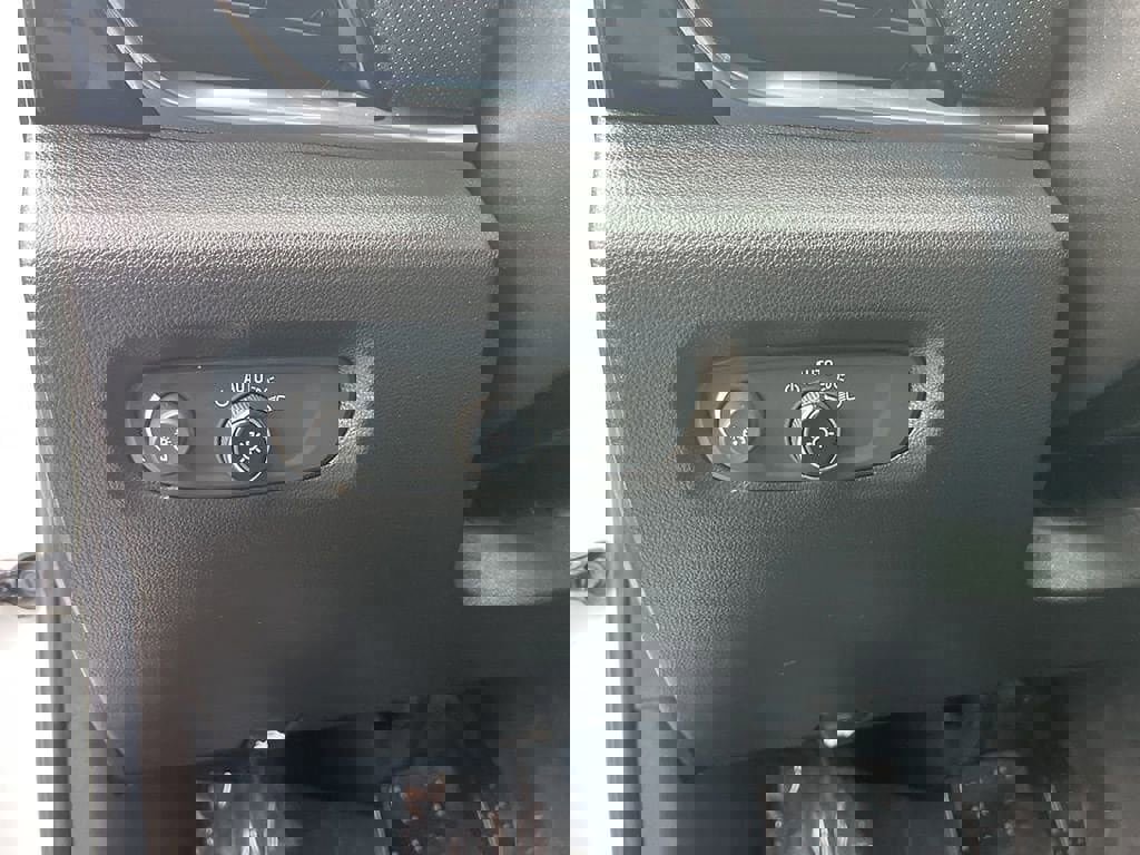 Used 2023 Chevrolet Traverse RS image 31