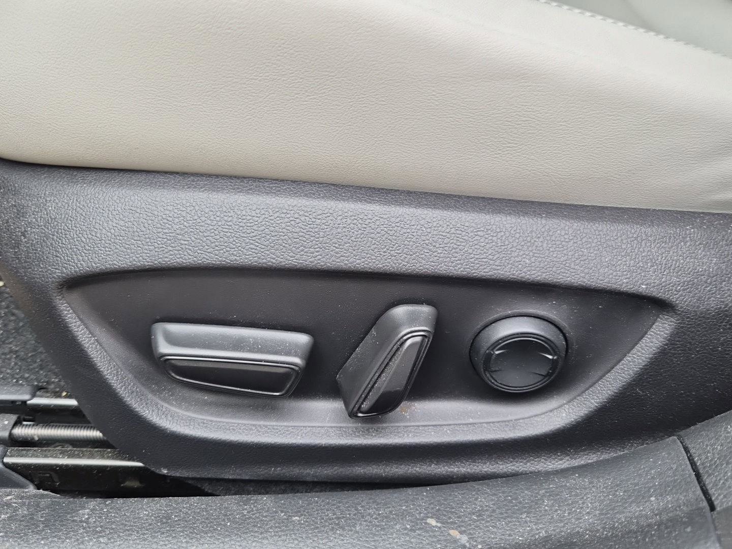 Used 2026 Toyota Prius XLE image 18