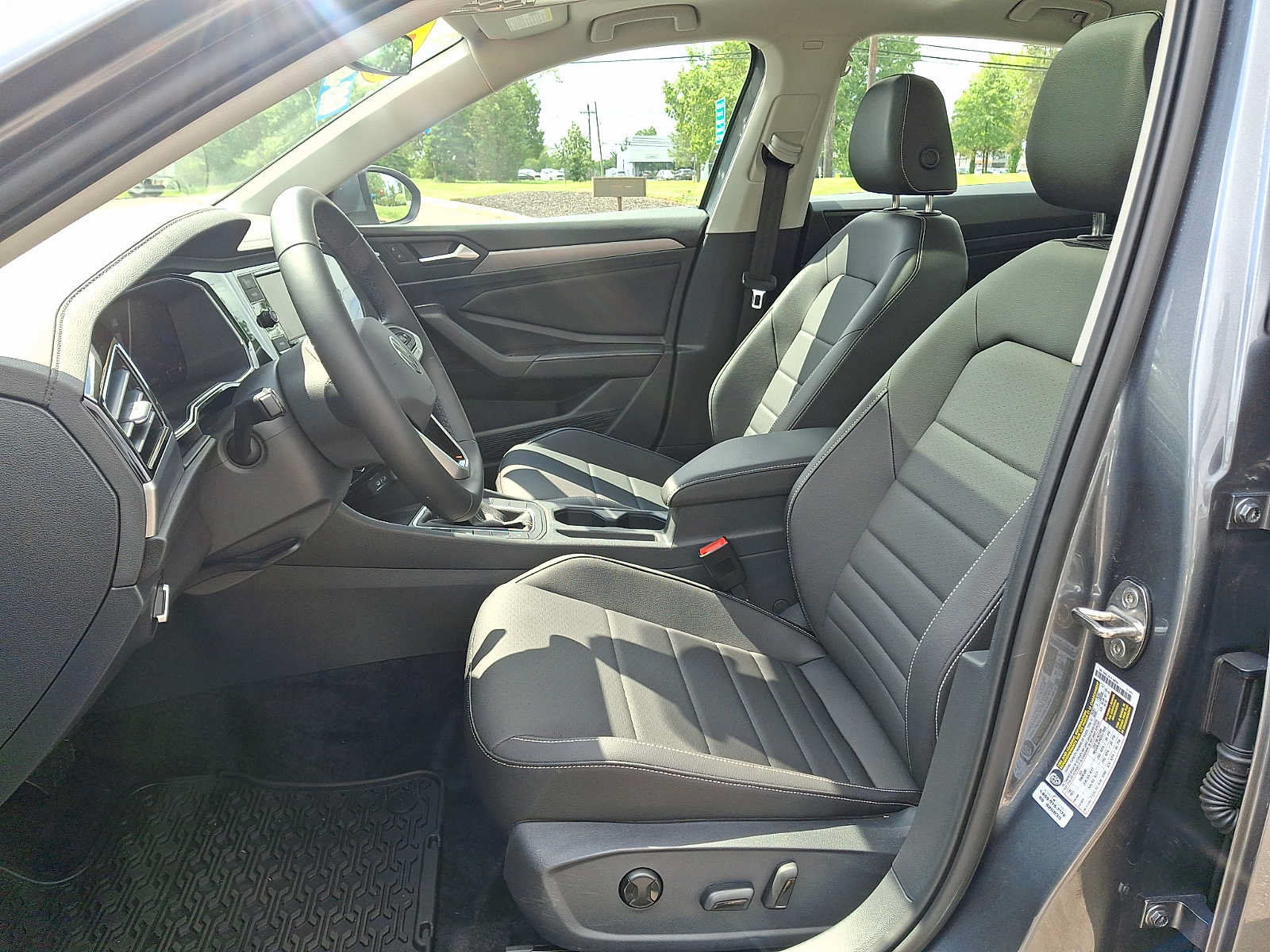 Certified 2023 Volkswagen Jetta SE FWD image 10