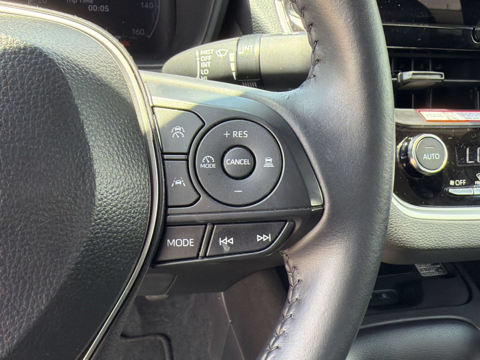 Used 2026 Toyota Corolla SE w/ SE Package FWD image 28