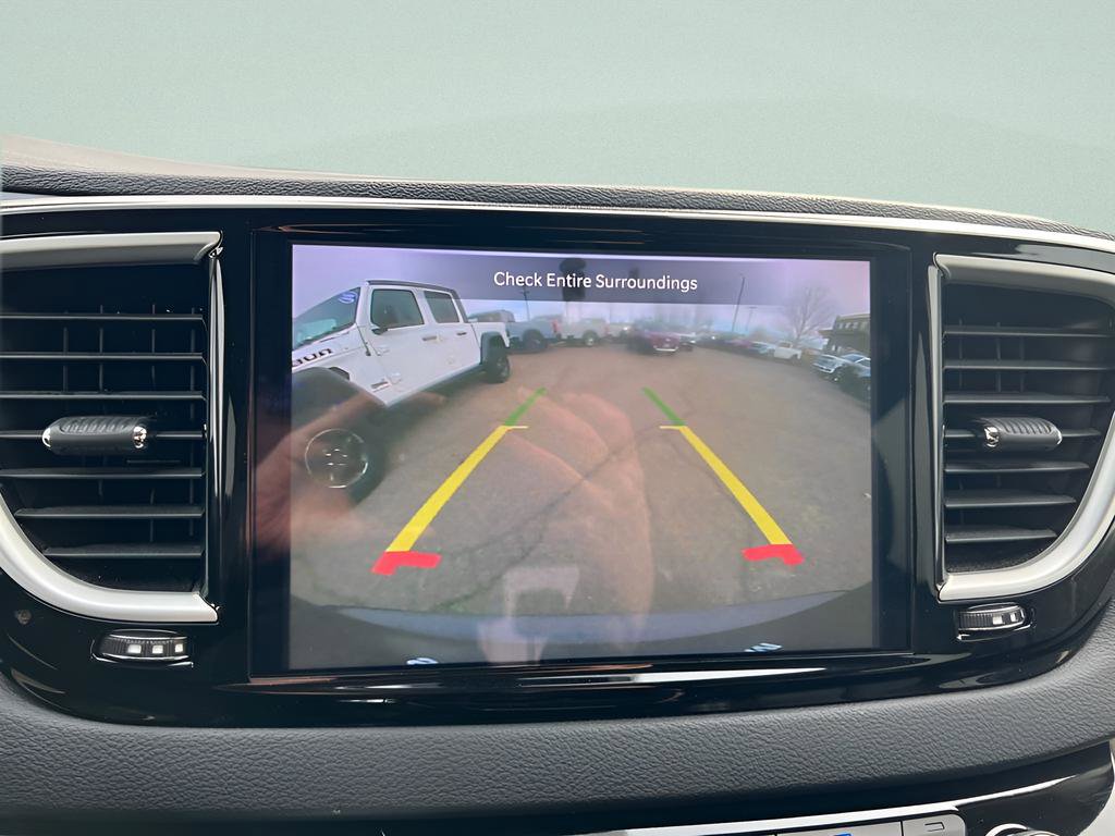 Used 2023 Chrysler Pacifica Touring-L image 18