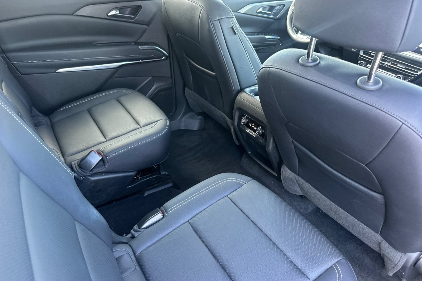 Used 2025 Chevrolet Traverse LT AWD/4WD image 18