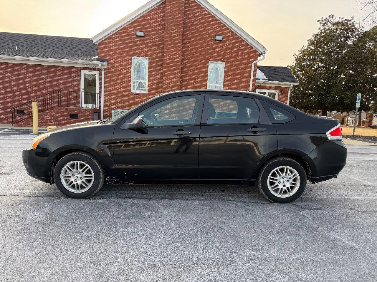 Used 2010 Ford Focus SE image 8