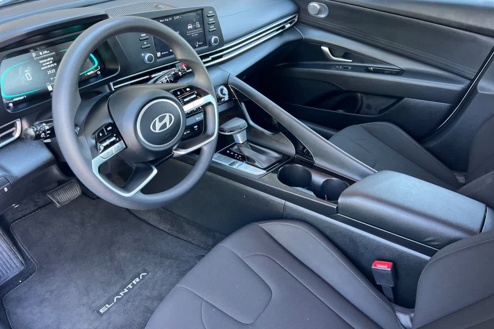 Used 2026 Hyundai Elantra Hybrid FWD image 11