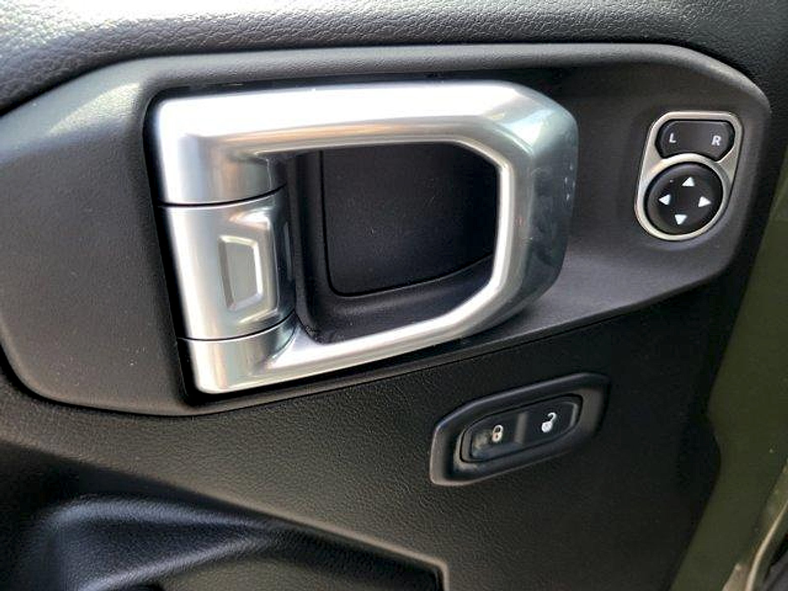 Used 2022 Jeep Wrangler Unlimited Sport AWD/4WD image 23