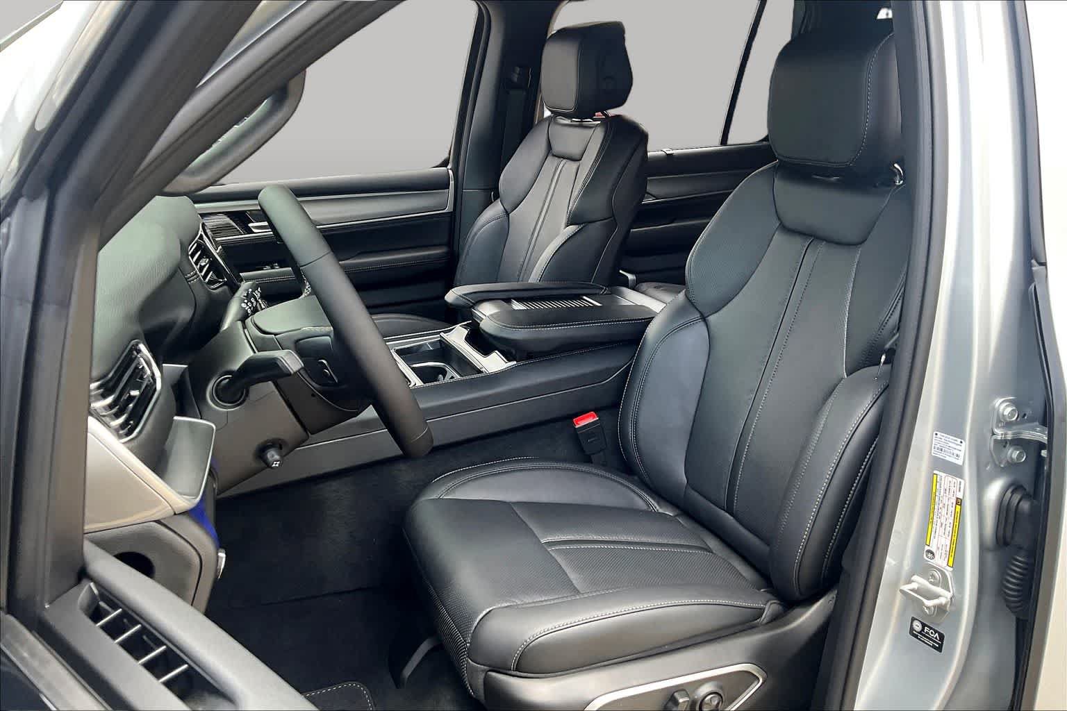 New 2025 Jeep Wagoneer L Series II w/ Convenience Group I AWD/4WD image 9