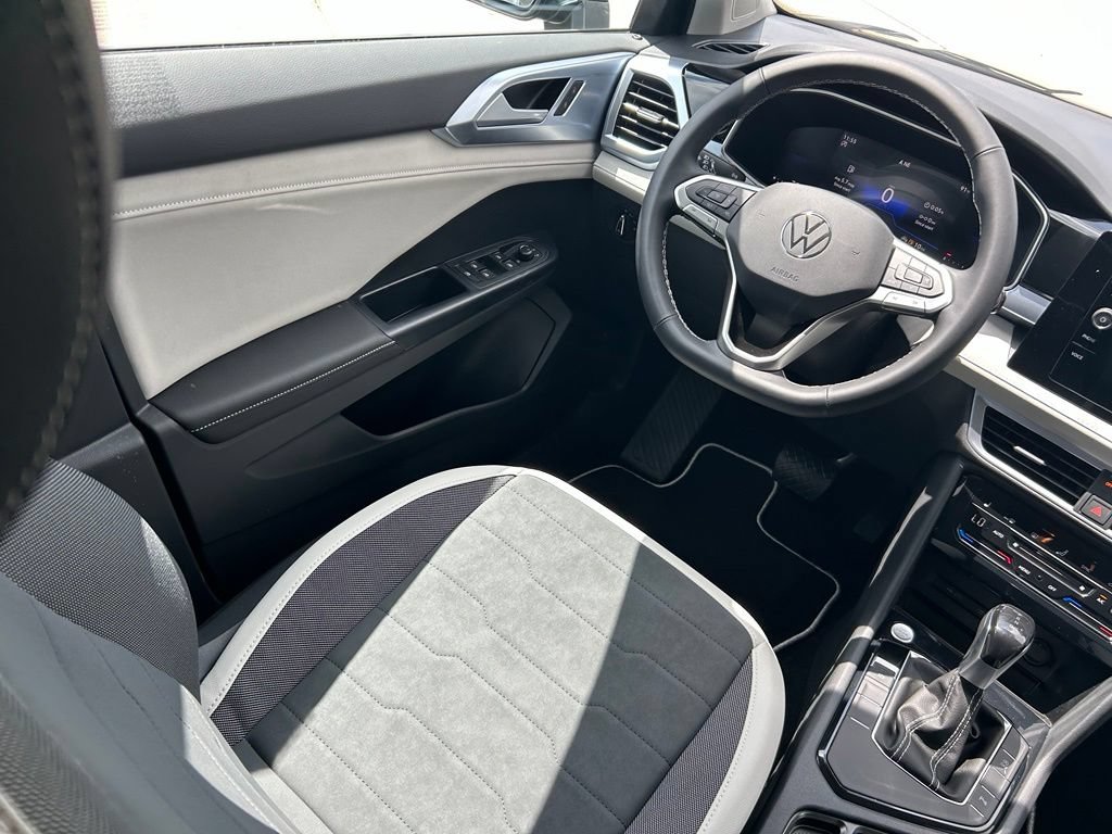 New 2026 Volkswagen Taos SE FWD image 8