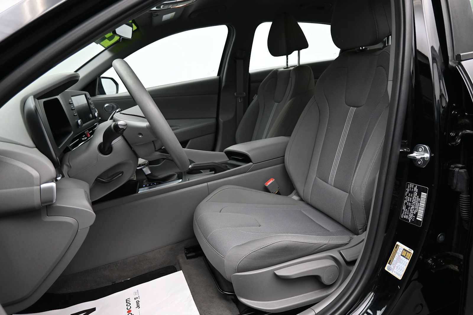 Used 2024 Hyundai Elantra SE FWD image 12