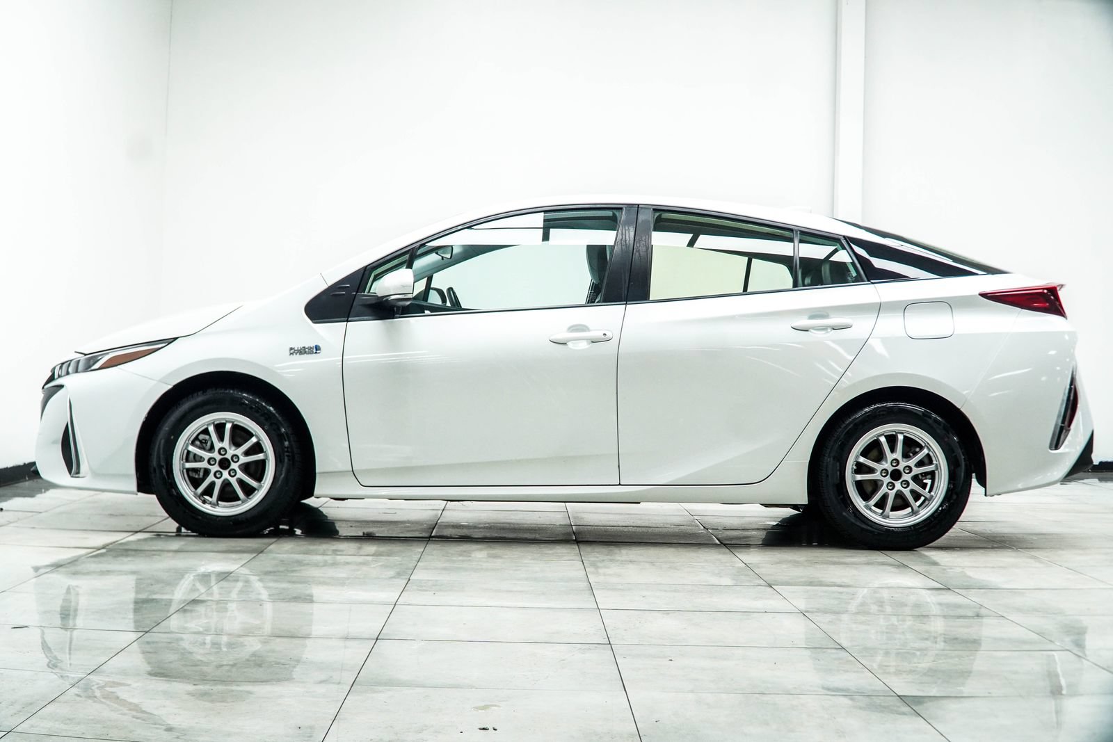 Used 2021 Toyota Prius Prime XLE FWD image 11