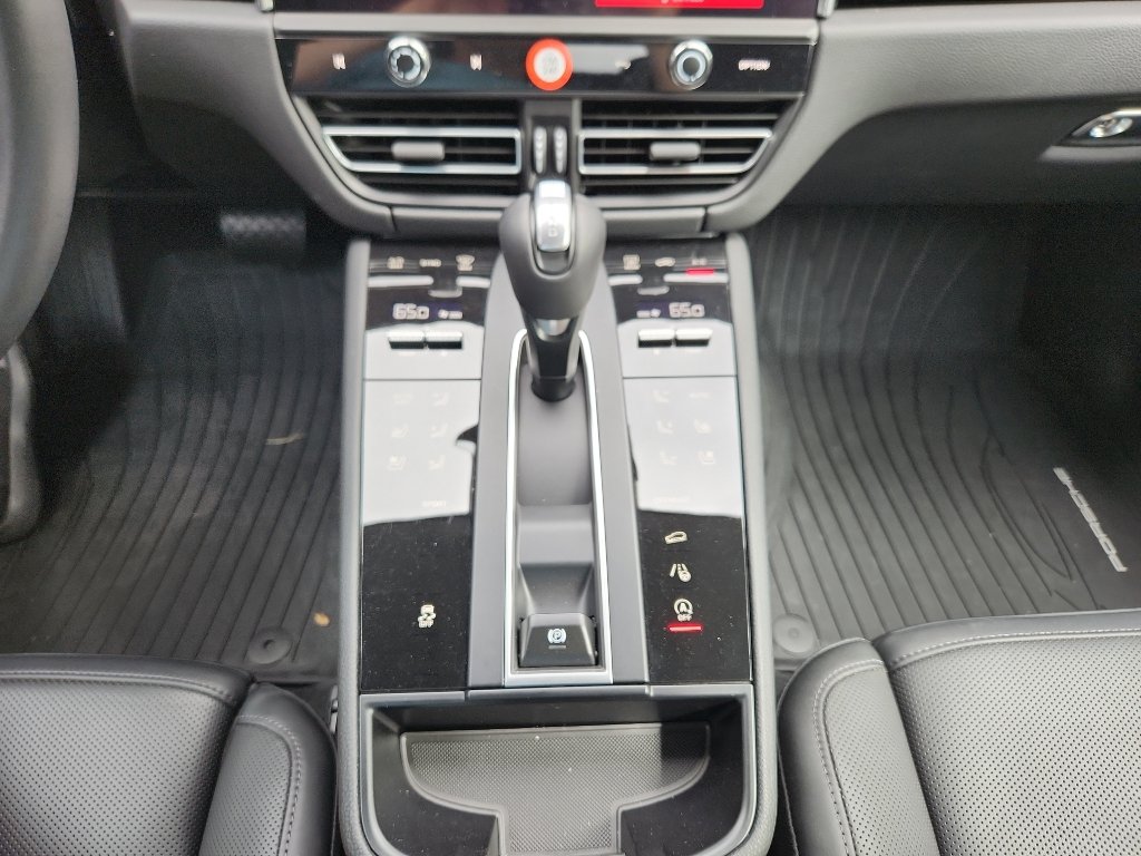 New 2025 Porsche Macan image 35
