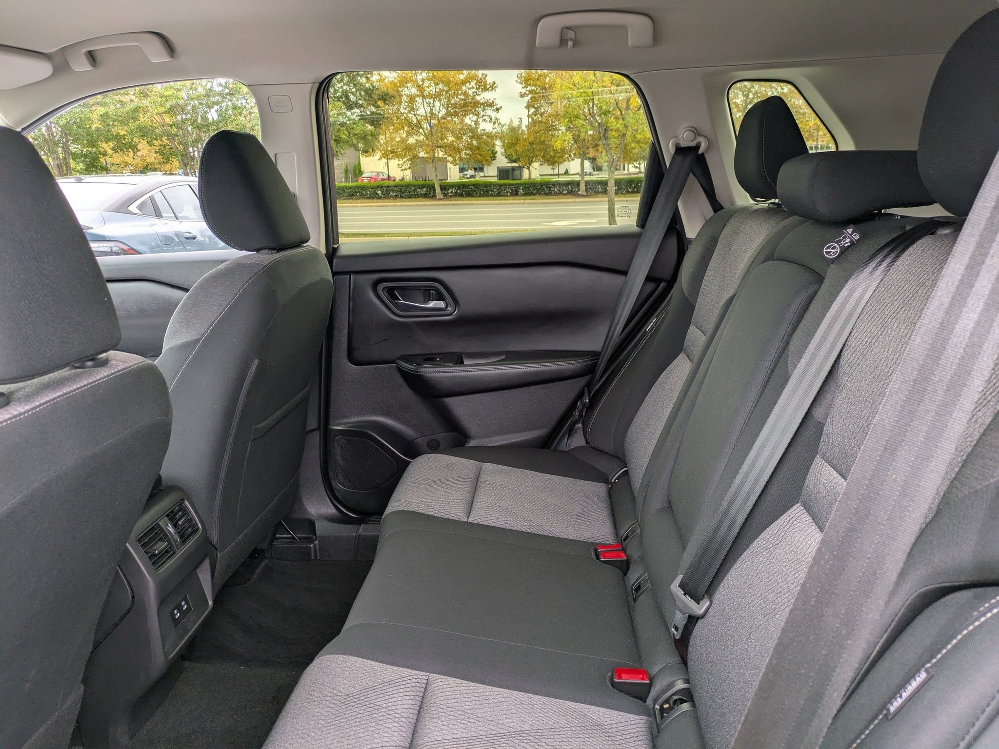 Certified 2025 Nissan Rogue SV FWD image 15