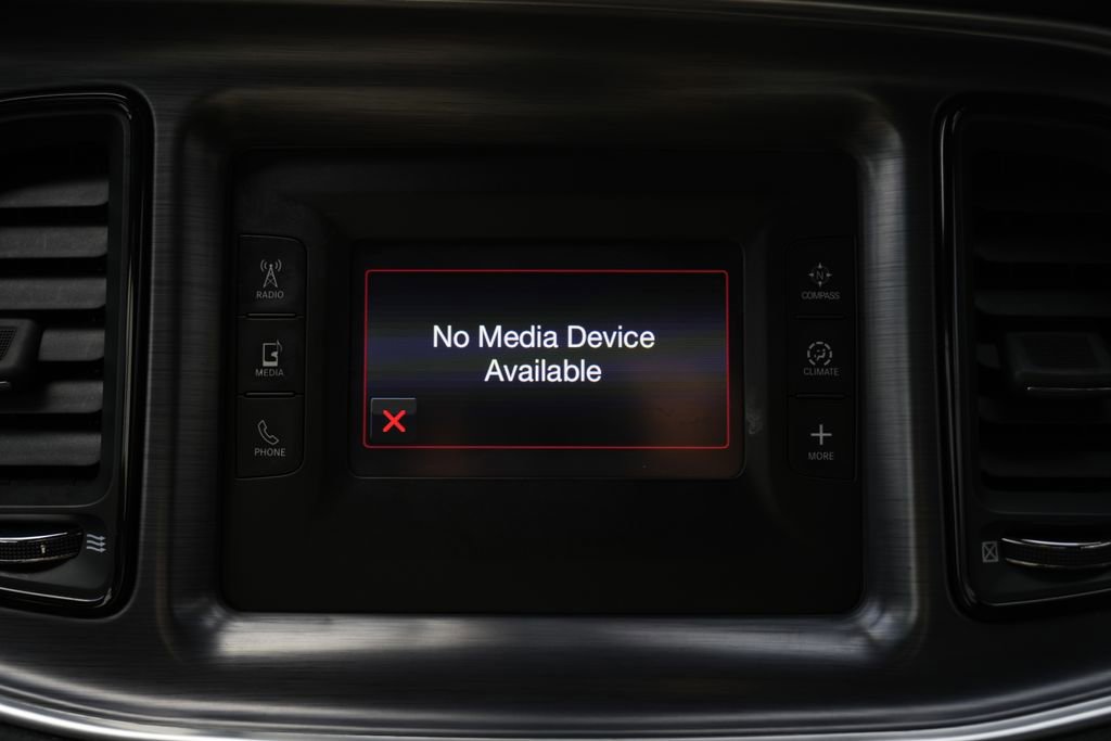 Used 2015 Dodge Challenger SXT image 41