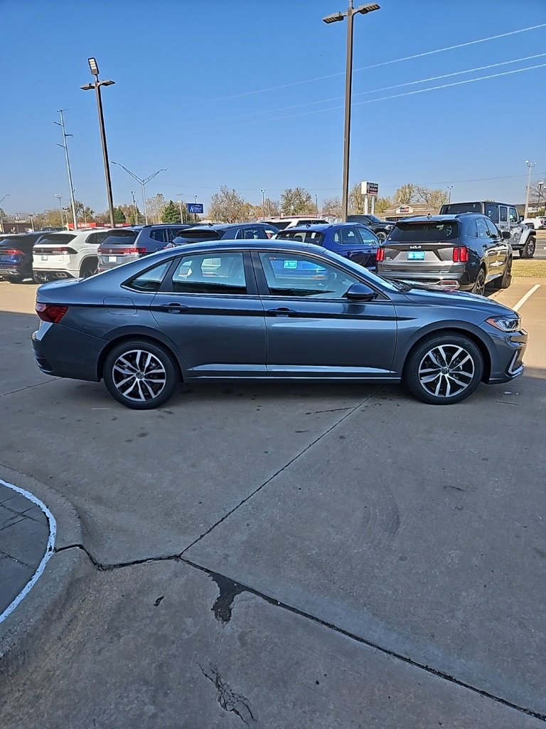 New 2026 Volkswagen Jetta SE image 4