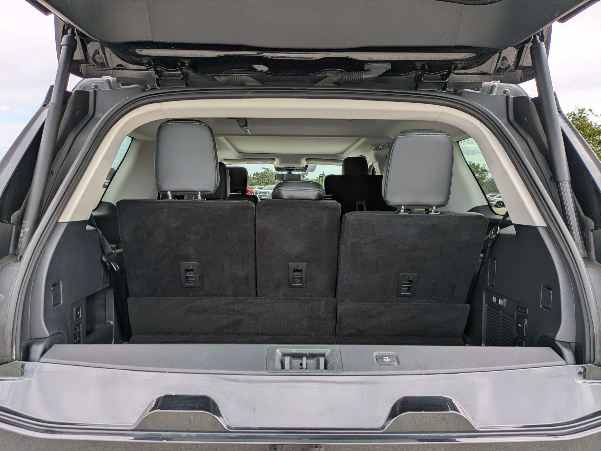 Used 2025 Ford Expedition Platinum AWD/4WD image 14