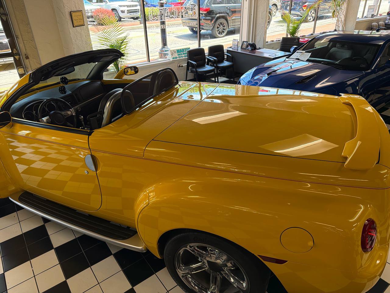 Used 2005 Chevrolet SSR w/ Preferred Equipment Group RWD image 11