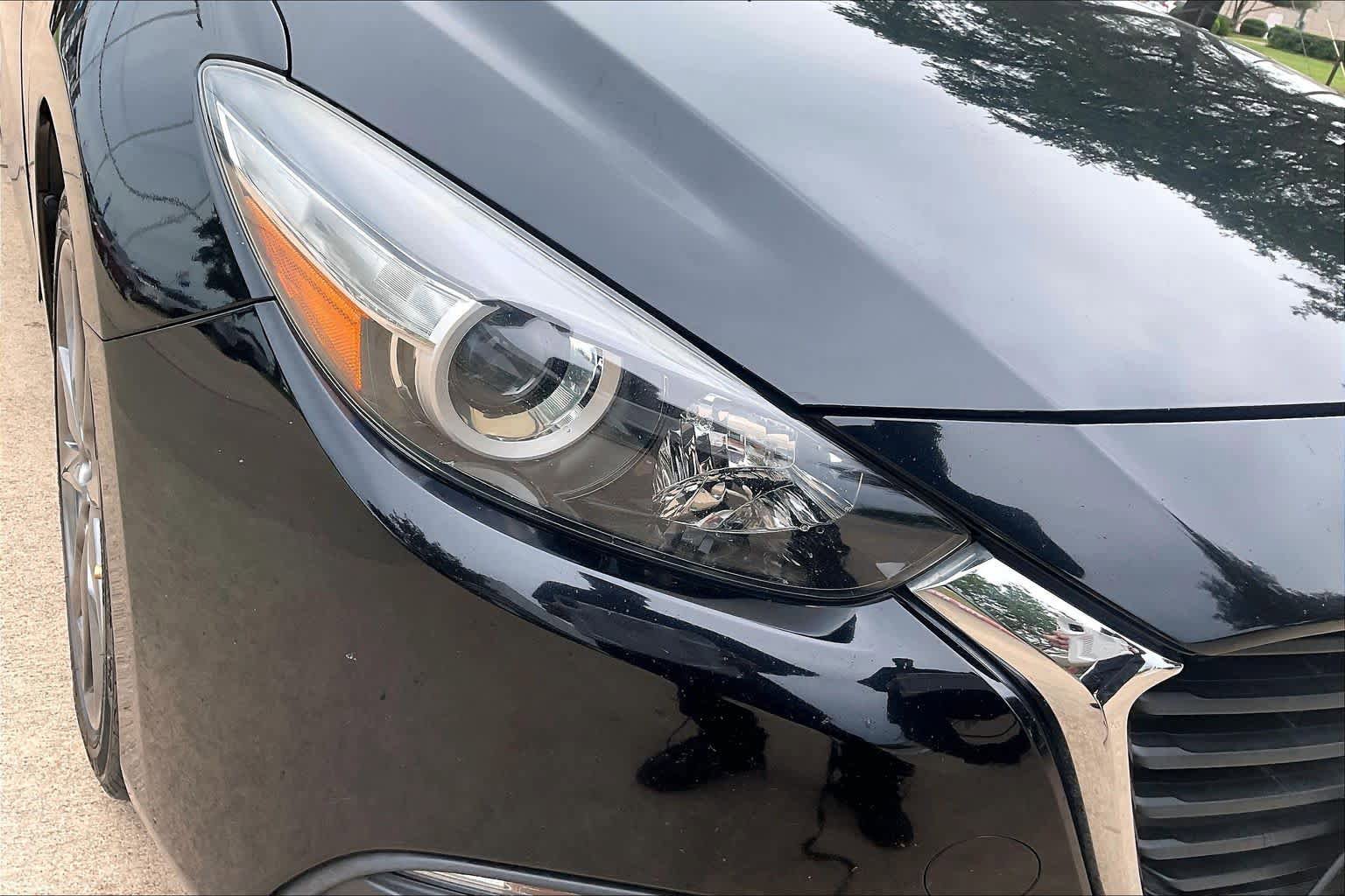 Used 2018 MAZDA MAZDA3 Touring FWD image 27