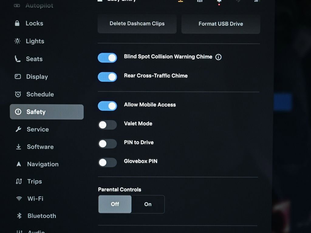 Used 2022 Tesla Model X image 40