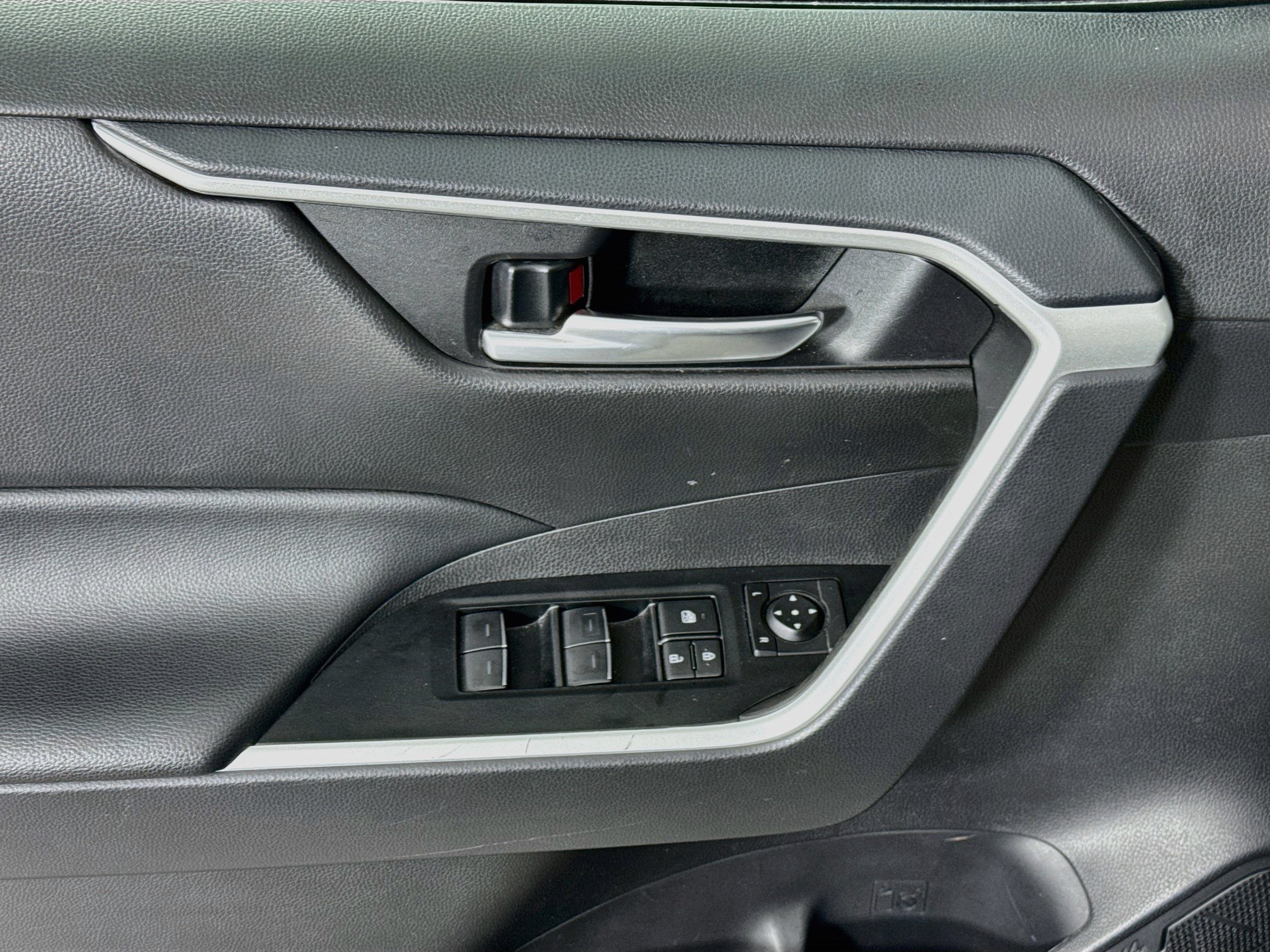 Certified 2025 Toyota RAV4 XLE AWD/4WD image 17