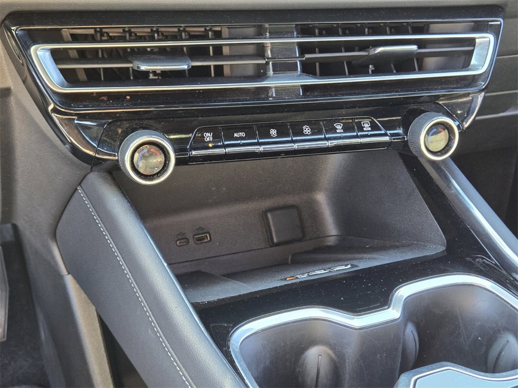 Used 2025 Chevrolet Traverse LT image 25