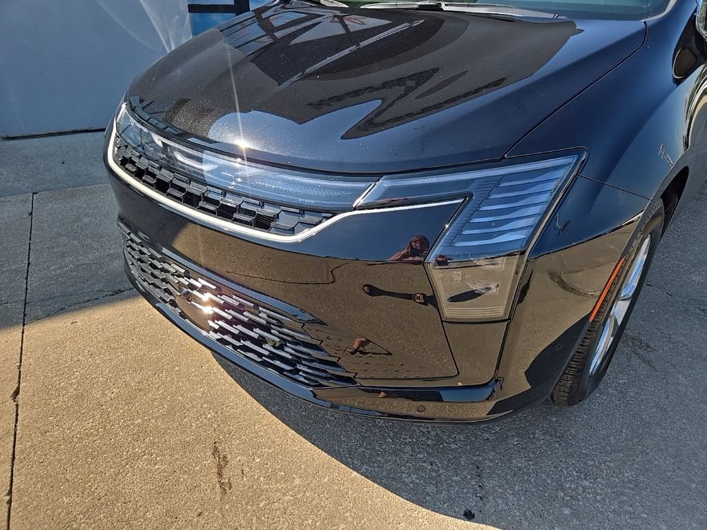 New 2027 Chrysler Pacifica Select w/ Family Tech Group AWD/4WD image 18