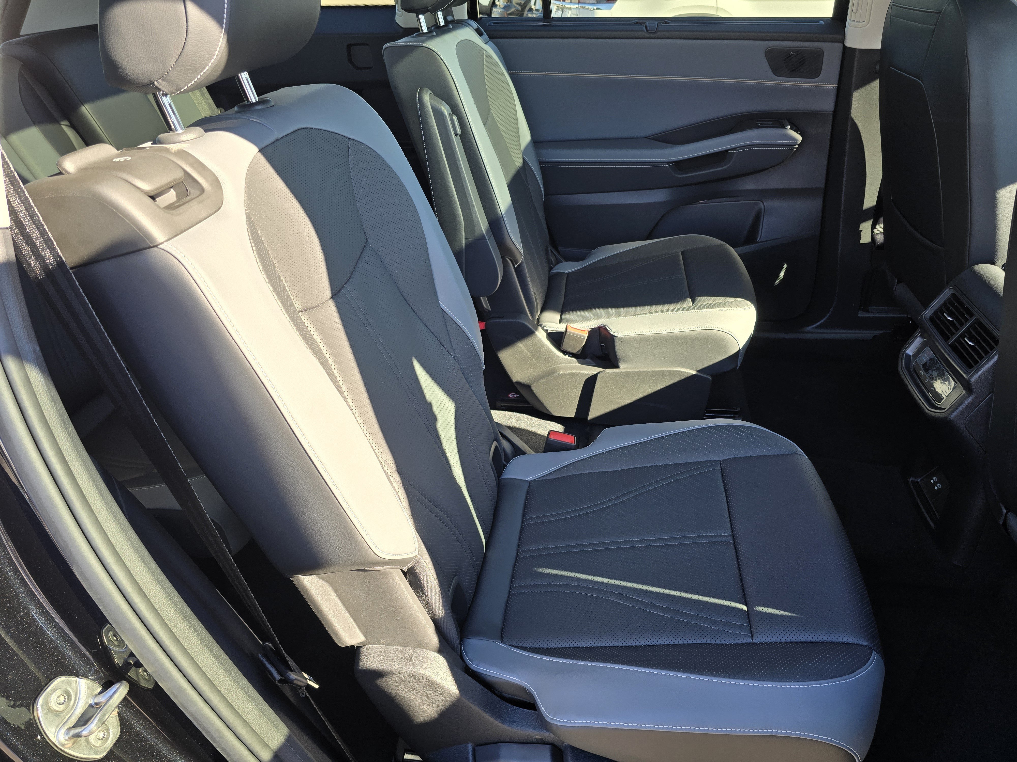 New 2027 Volkswagen Atlas SE AWD/4WD image 17