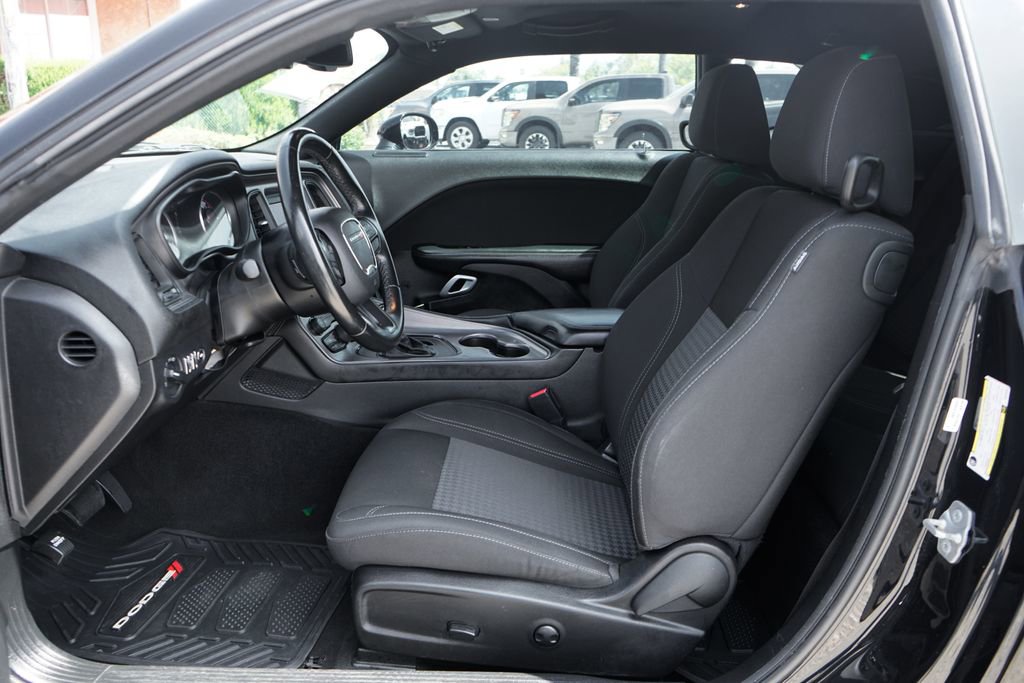 Used 2023 Dodge Challenger SXT RWD image 18