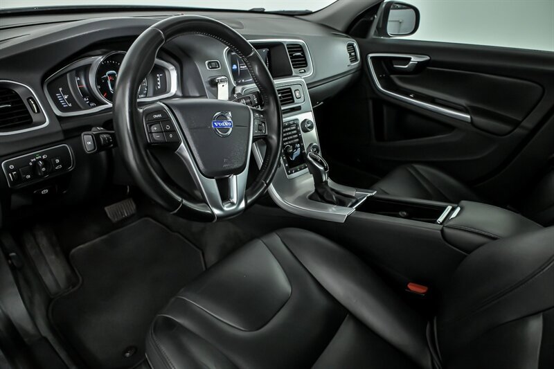 Used 2018 Volvo S60 T5 Inscription FWD image 16
