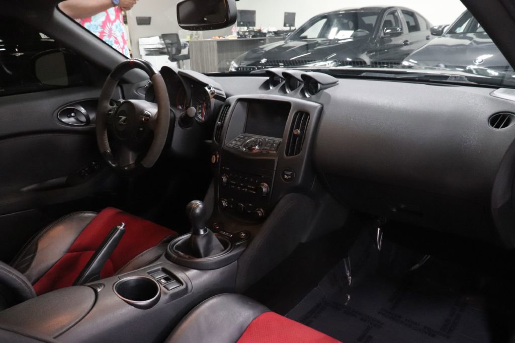 Used 2020 Nissan 370Z NISMO image 26