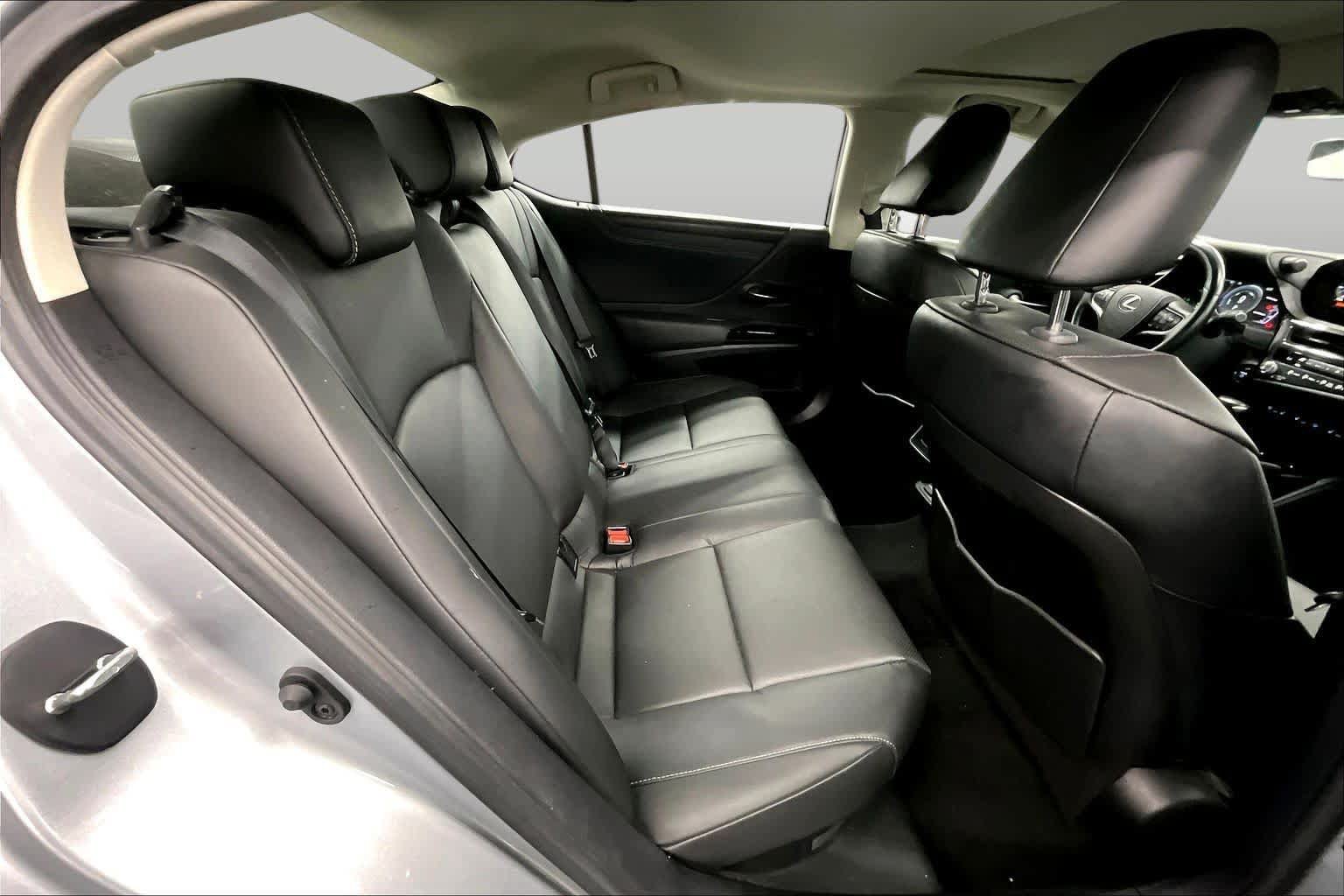Used 2025 Lexus ES 300h w/ Premium Package FWD image 21
