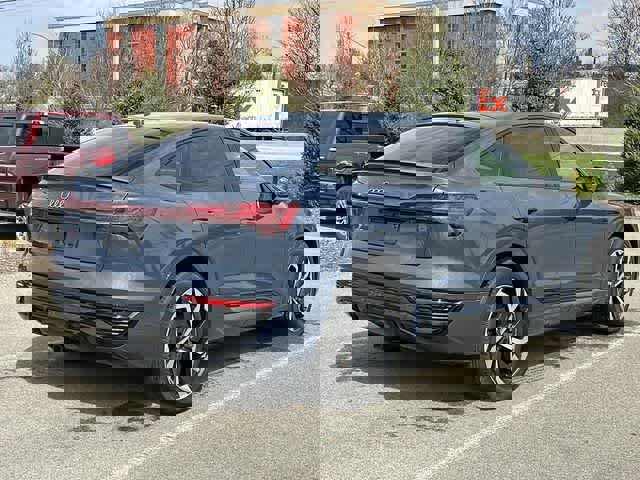 Used 2024 Audi Q8 e-tron Premium Plus image 25