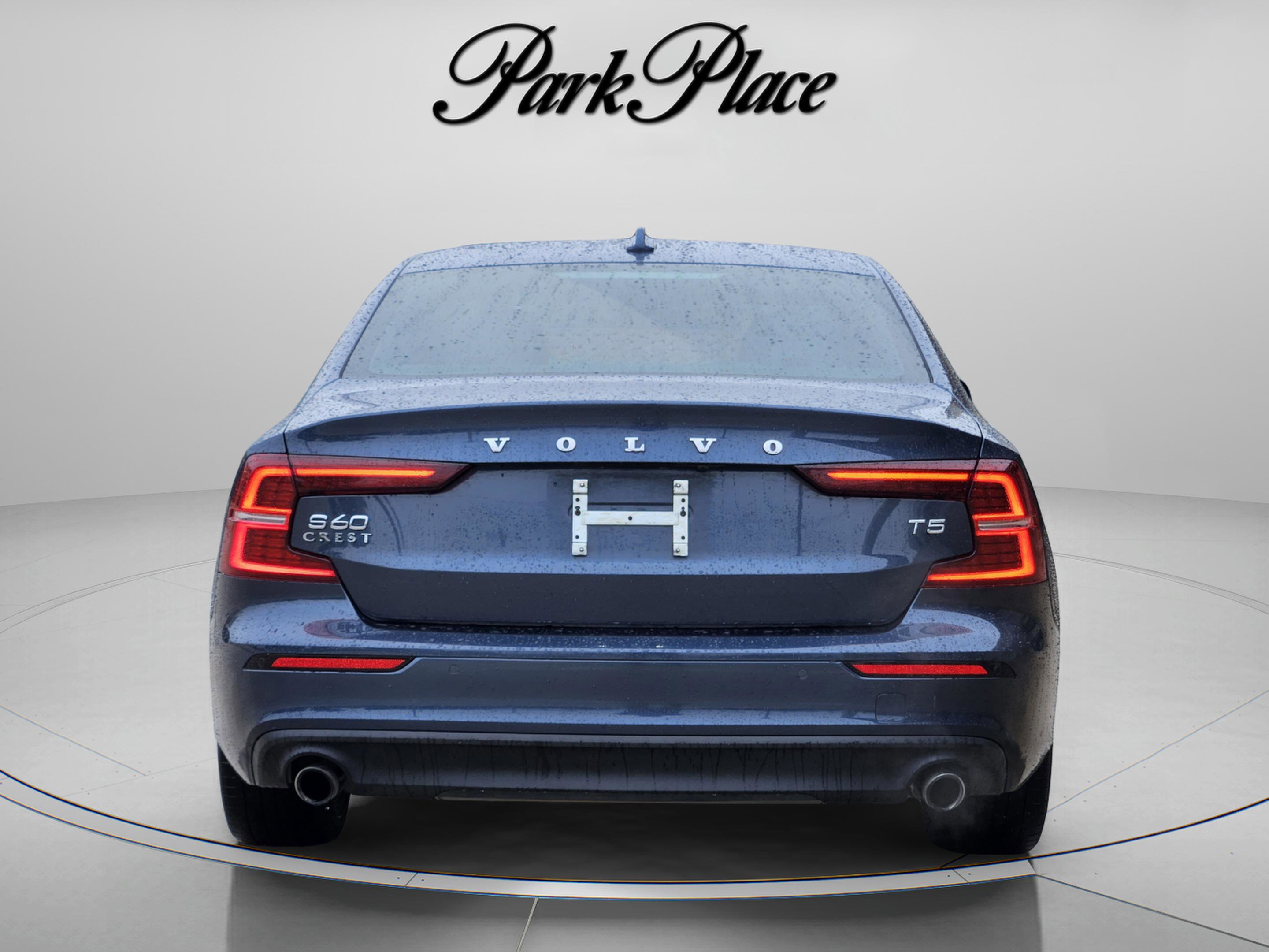 Used 2021 Volvo S60 T5 Momentum w/ Premium Package image 4