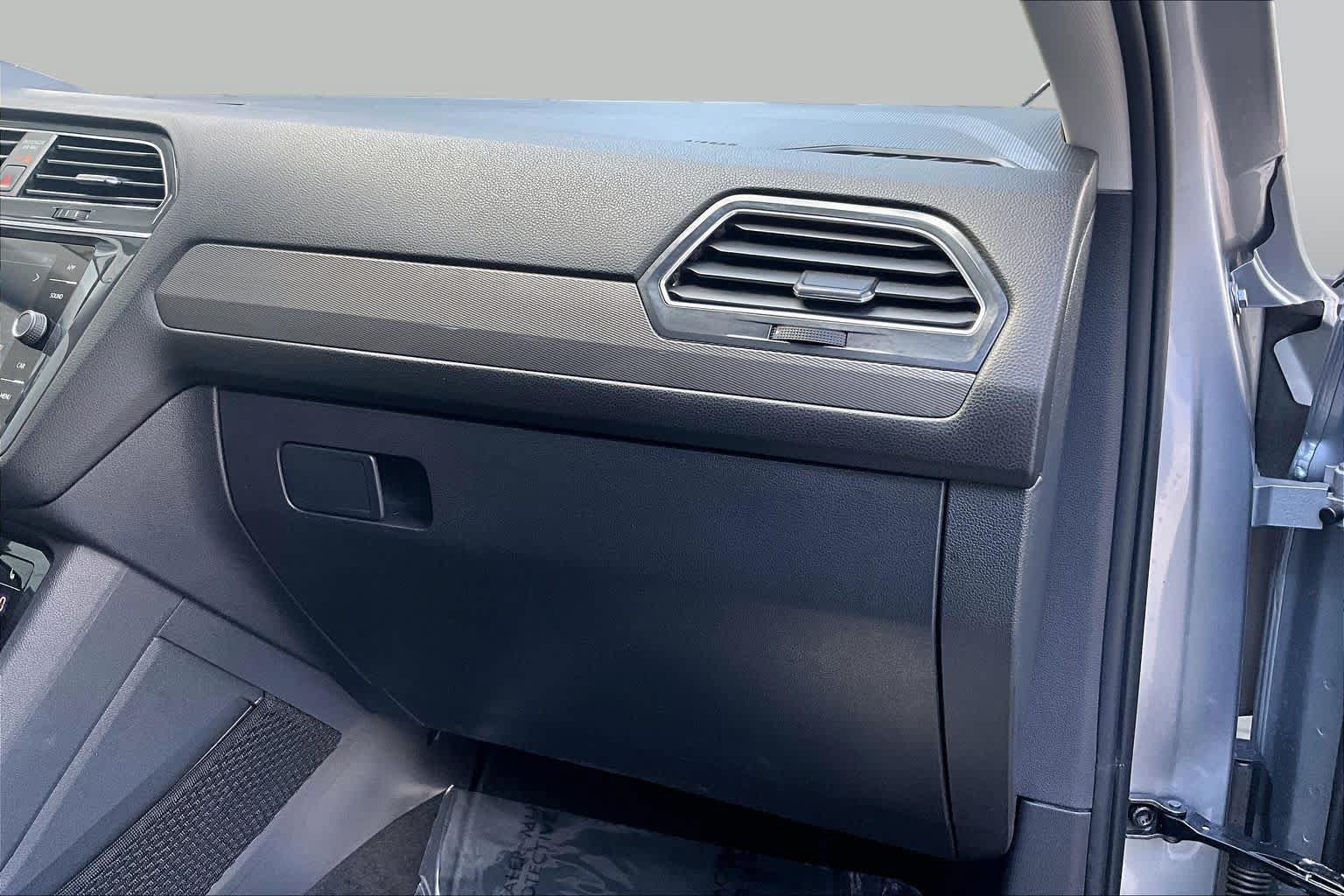 Used 2023 Volkswagen Tiguan SE FWD image 19