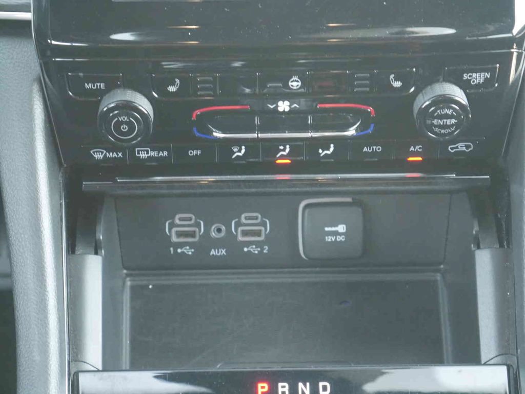 Certified 2023 Jeep Grand Cherokee L Laredo AWD/4WD image 8