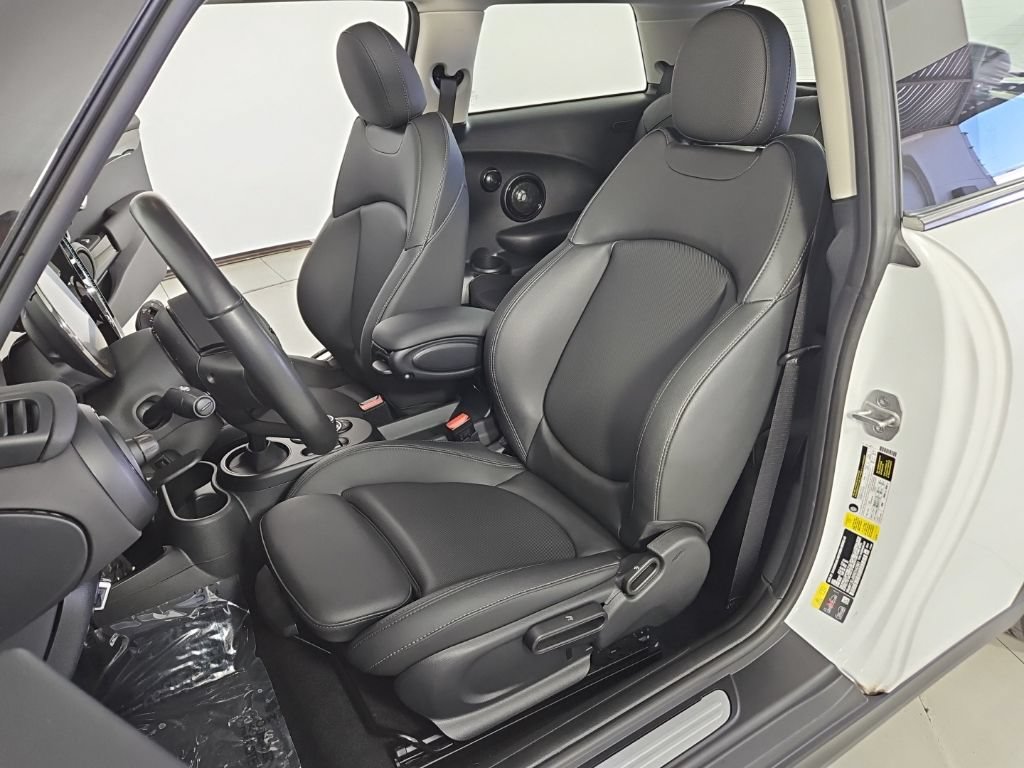 Used 2024 MINI Cooper SE FWD image 23