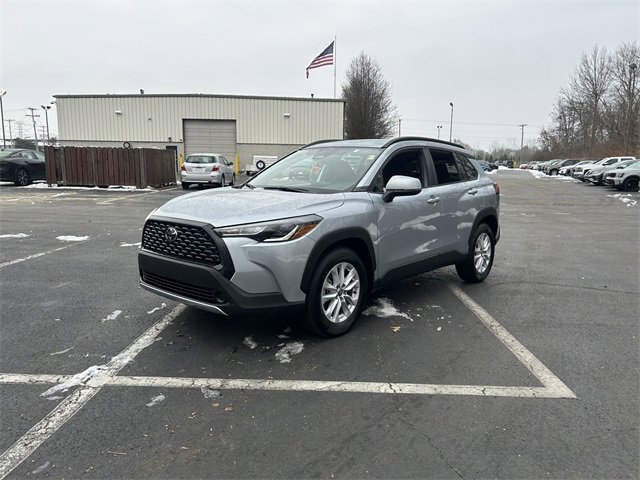Used 2024 Toyota Corolla Cross LE image 2