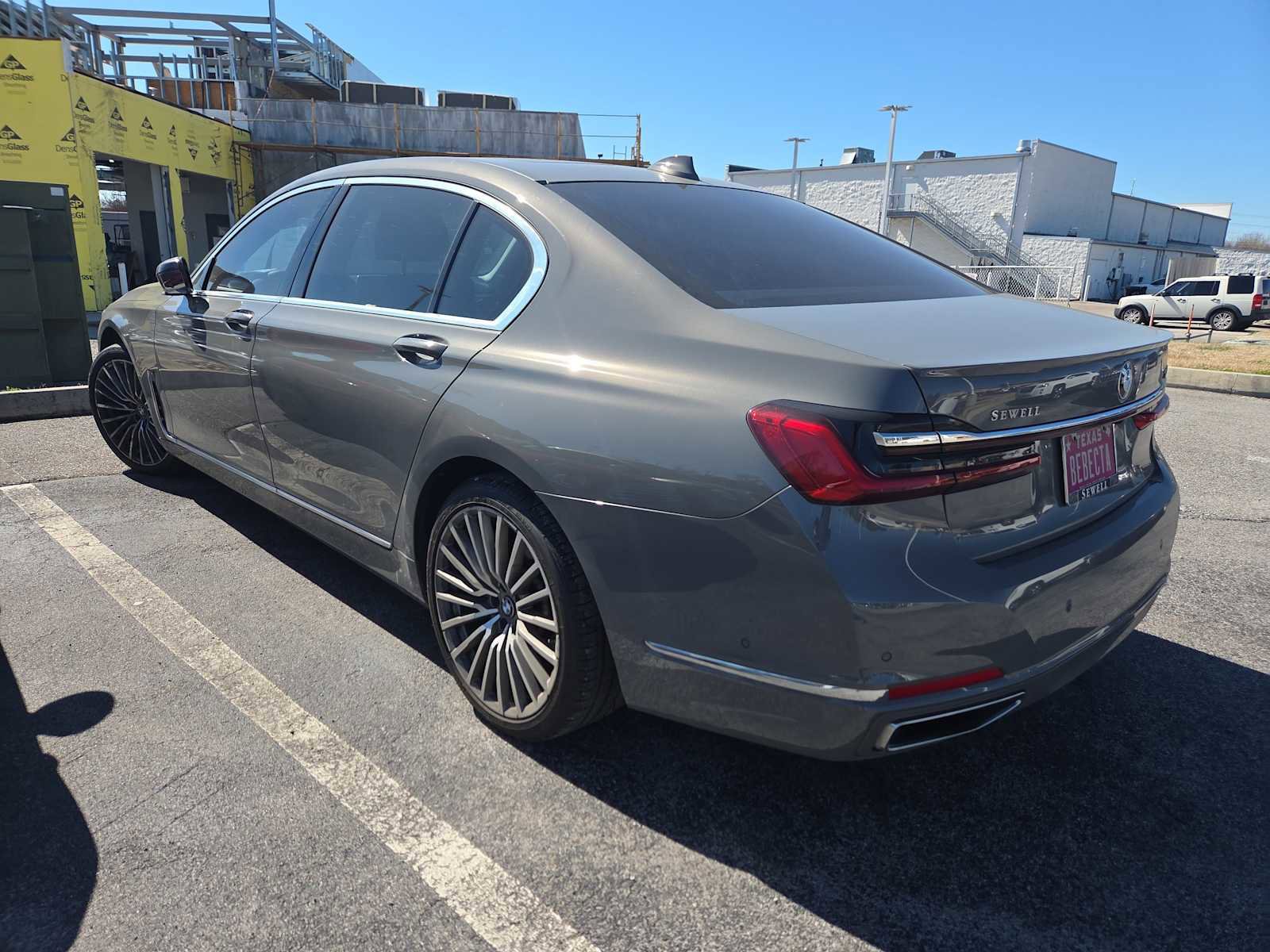 Used 2022 BMW 740i w/ Premium Package image 3