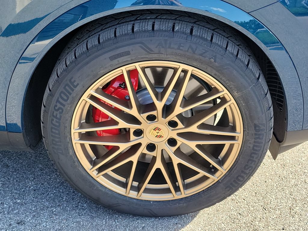 Certified 2025 Porsche Cayenne S AWD/4WD image 13