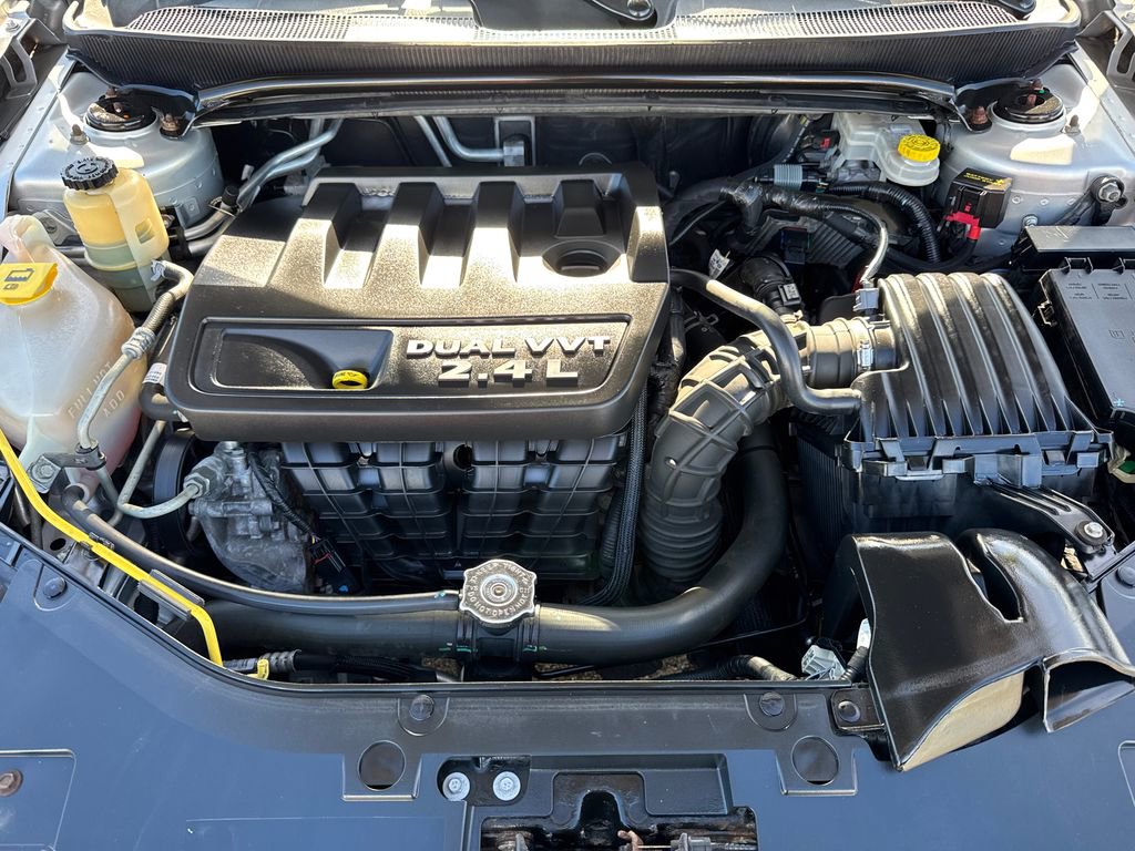 Used 2012 Chrysler 200 Touring image 9