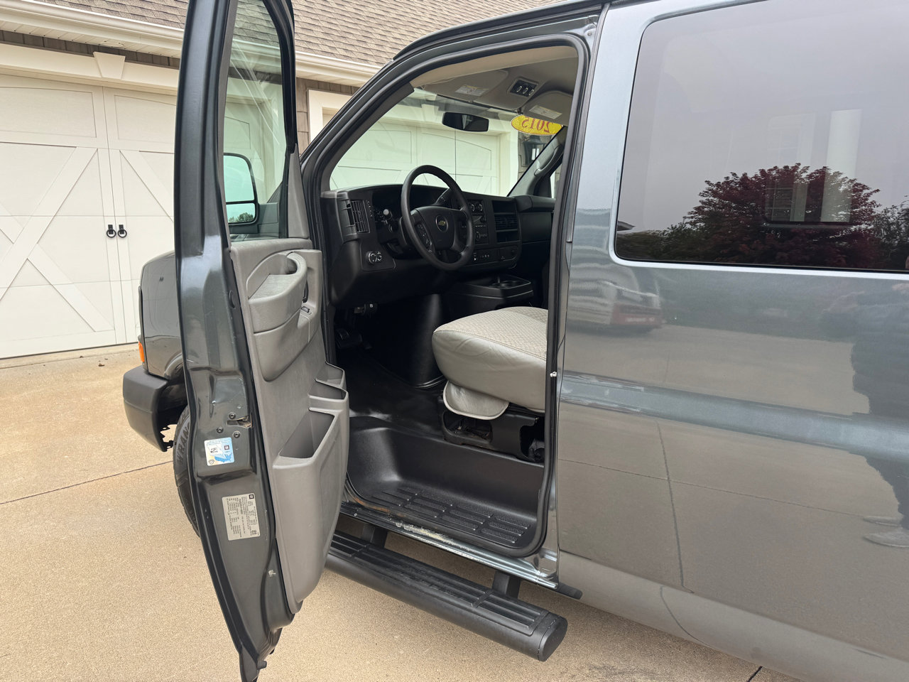 Used 2015 Chevrolet Express 3500 LS image 10
