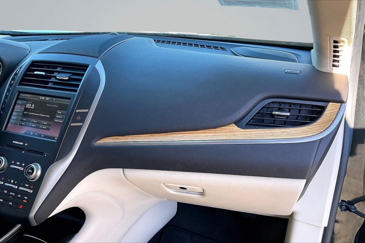 Used 2015 Lincoln MKC FWD w/ Equipment Group 101A Select image 17