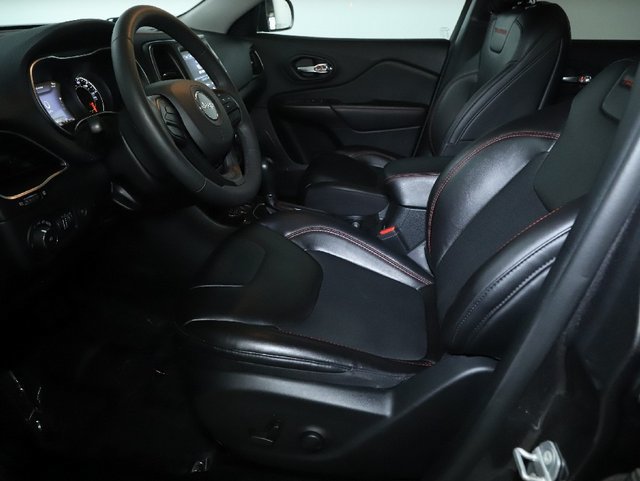 Used 2022 Jeep Cherokee Trailhawk w/ Comfort/Convenience Group AWD/4WD image 18